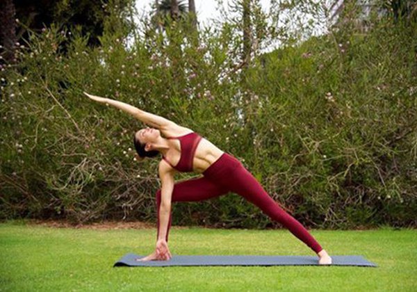 Tư thế Yoga tam giác