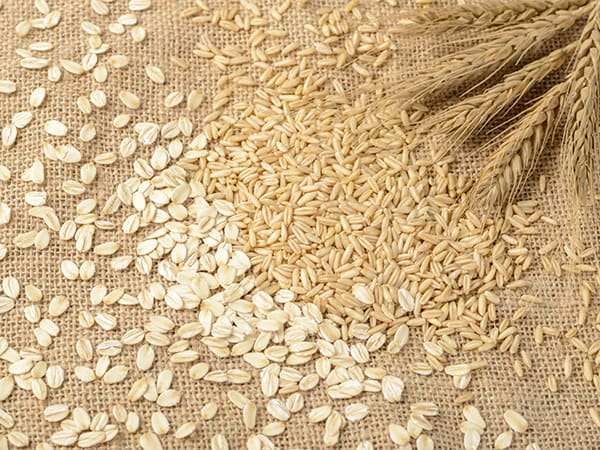 Nấu cháo gạo lứt với yến mạch để giảm cân