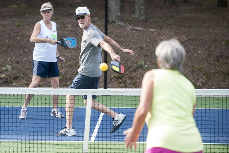 Người cao tuổi dễ bị mệt mỏi nếu chơi pickleball với cường độ cao