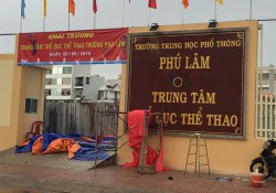 Thi công sân cầu lông tại Trường THPT Phú Lâm - TpHCM !