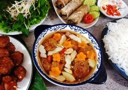 Bún chả bao nhiêu calo? Ăn nhiều bún chả có tăng cân không?