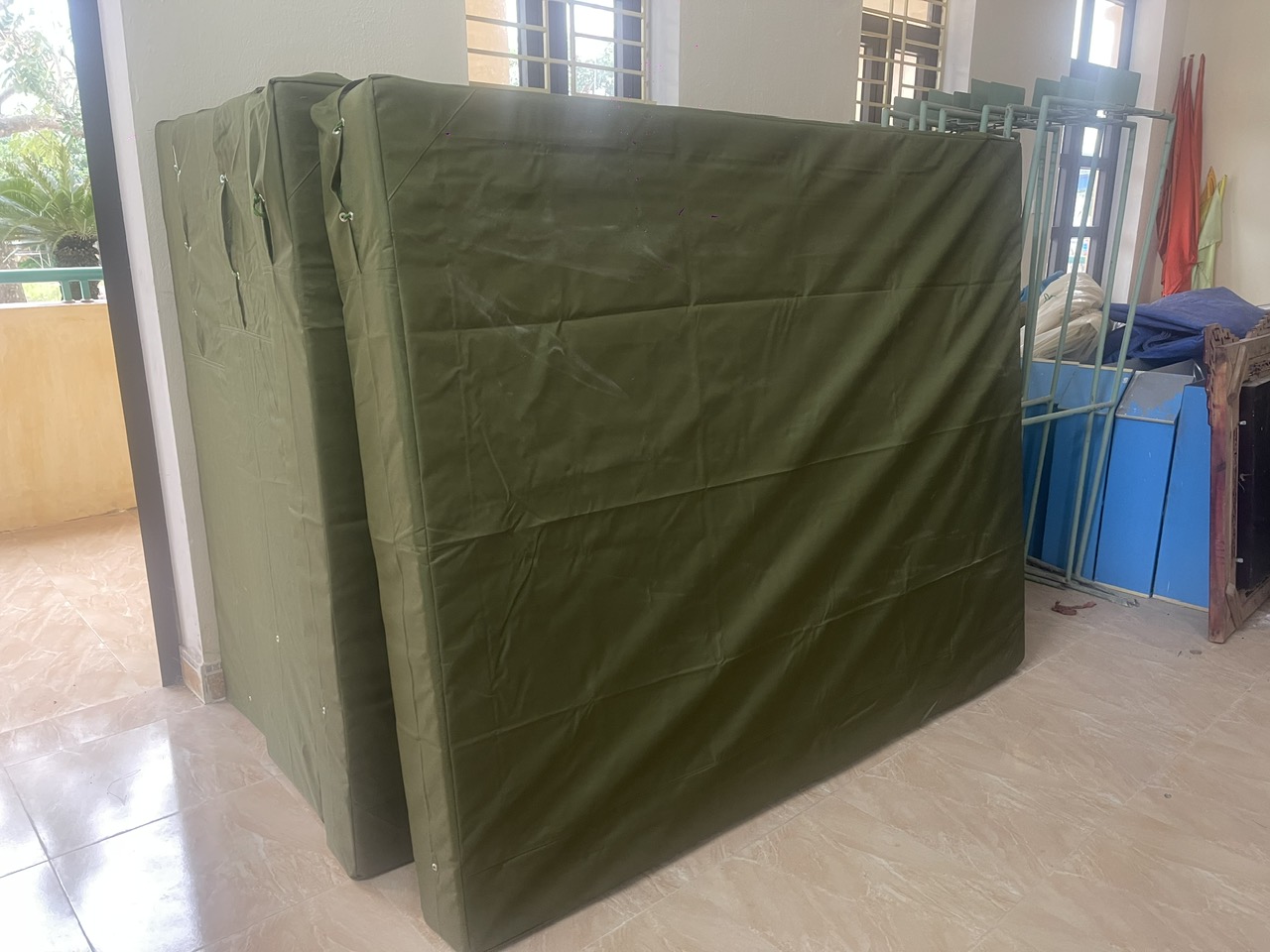 Nệm nhảy cao 4 Bàn giao nệm nhảy cao cho Trường THCS việt hùng khu A và khu B