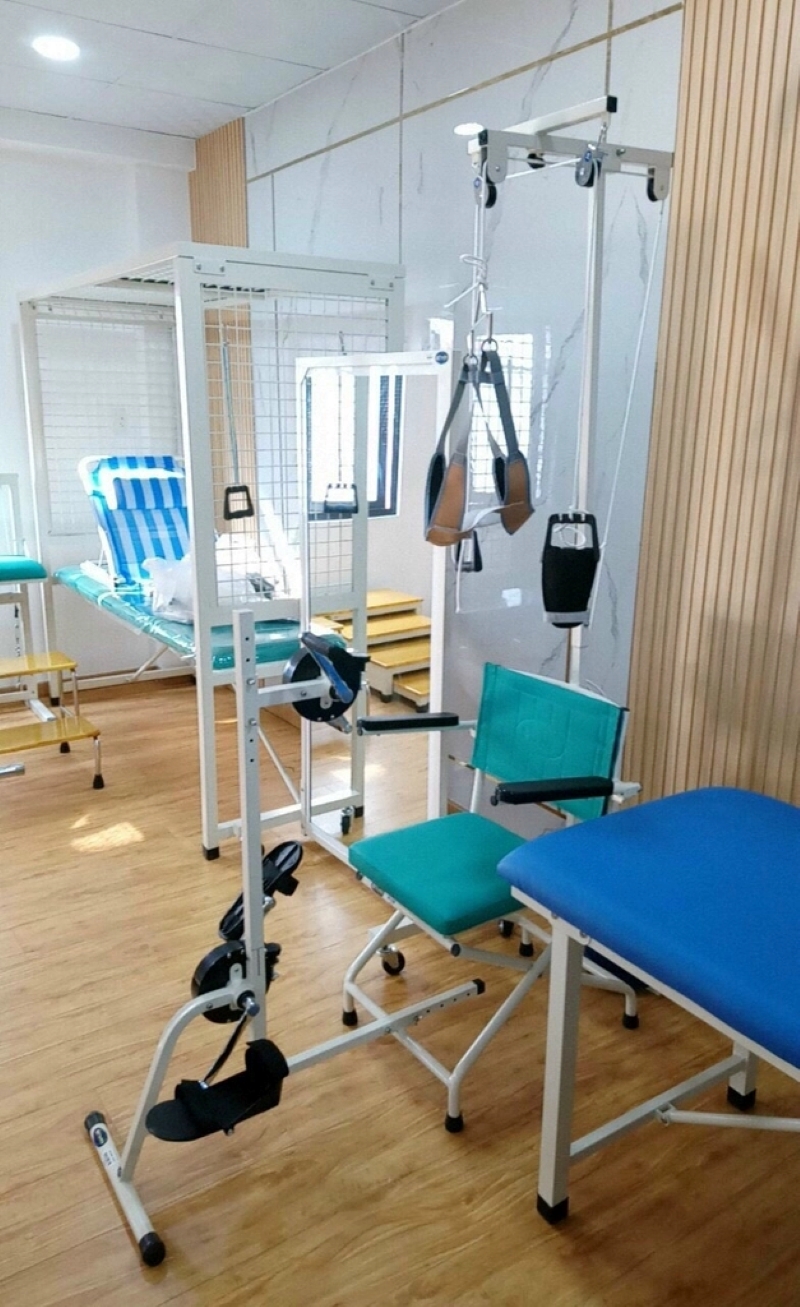 Ghế tập mạnh tay chân + Kéo cổ PN23TCC 7 Sử dụng sản phẩm tại trung tâm phục hồi chức năng