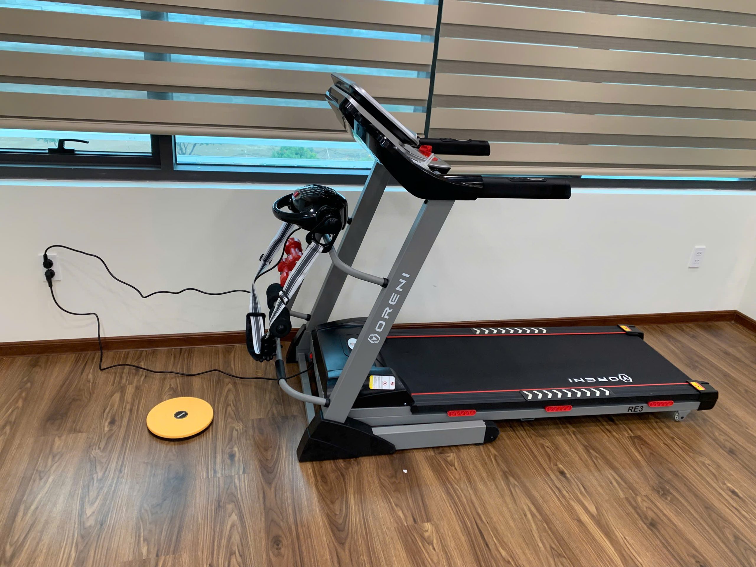 Máy chạy bộ điện đa năng Oreni RE-3 14 Máy chạy RE-3 được lắp đặt tại Thủy Nguyên