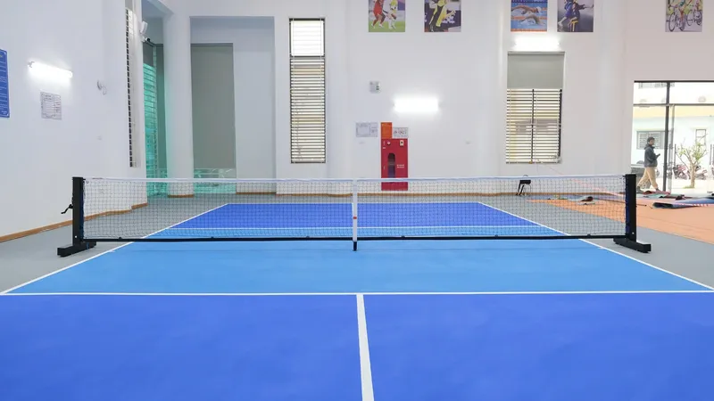 Trụ pickleball thi đấu TT805 được lắp tại trường Hoàng Văn Thụ