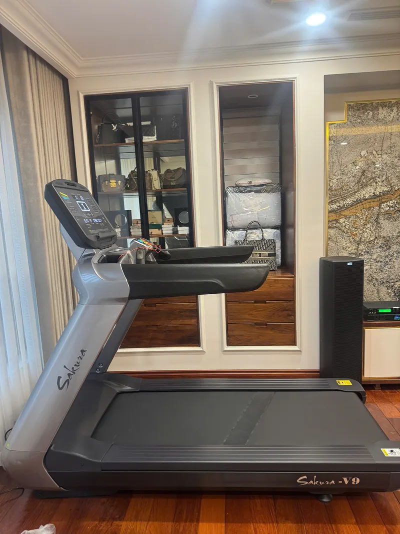 Máy chạy bộ phòng Gym Sakura V9 16 máy chạy bộ sakura v9