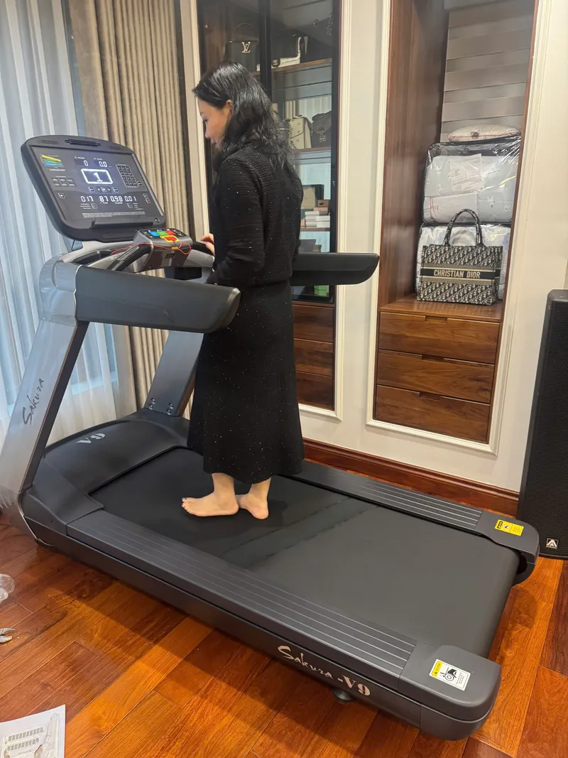 Máy chạy bộ phòng Gym Sakura V9 15 máy chạy bộ sakura v9