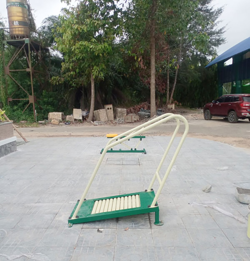 Máy chạy bộ ngoài trời HQ-630 3 Máy chạy bộ ngoài trời HQ-630 hỗ trợ tập đi bộ, chạy bộ ngoài trời hiệu quả