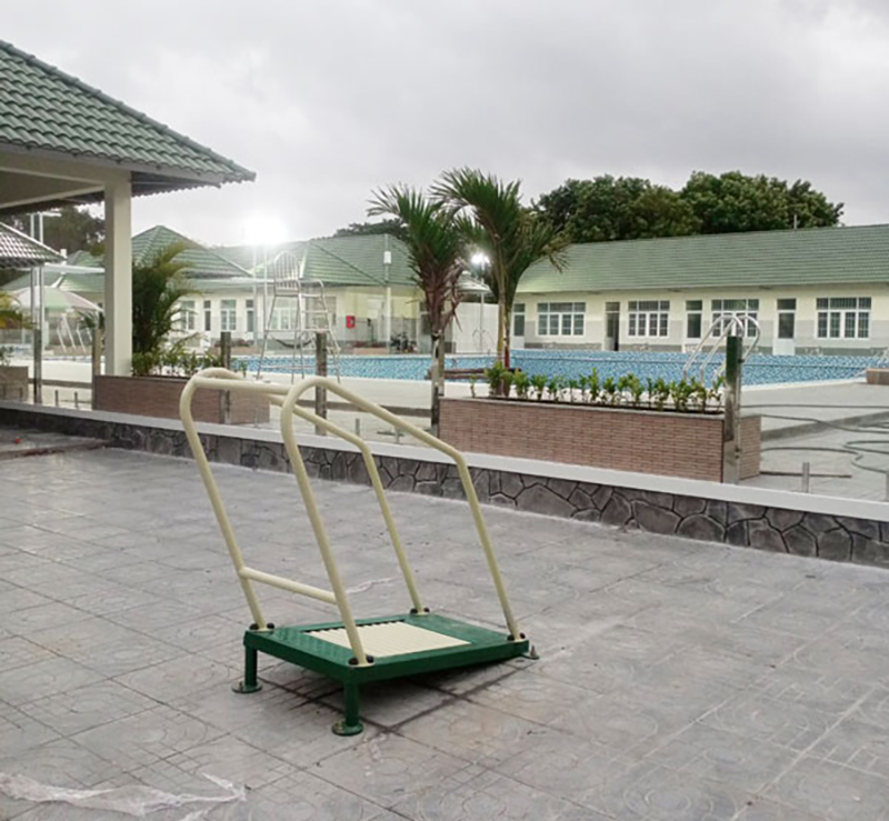 Máy chạy bộ ngoài trời HQ-630 2 Khung chính của máy tập được làm từ ống thép mạ kẽm cực dày