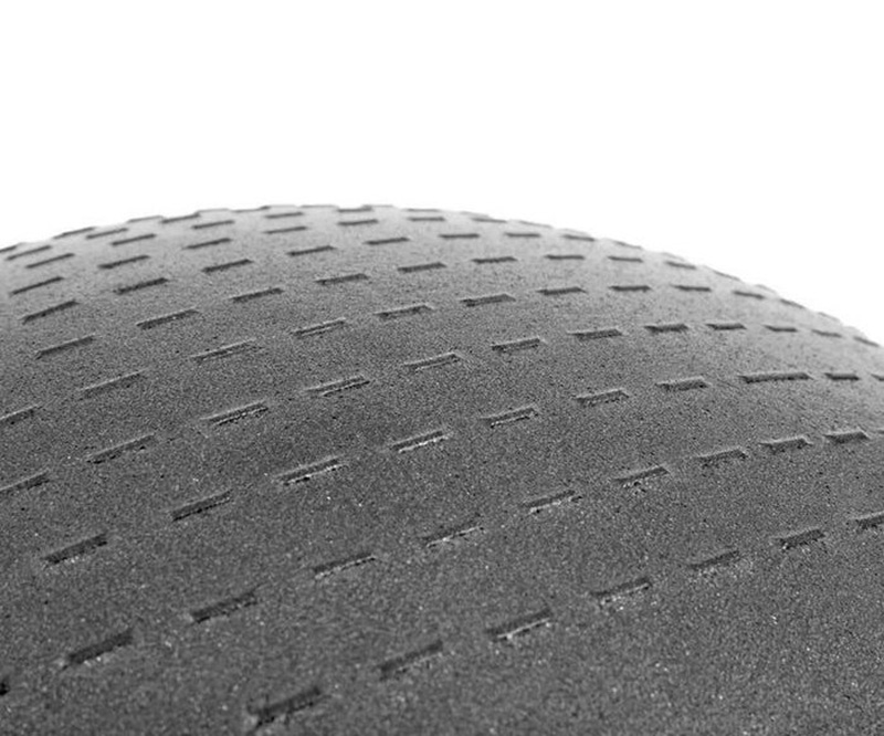 Bóng tập thể dục Adidas ADBL-11247GRcó các gân nổi ở nửa dưới quả bóng giúp tăng độ ma sát