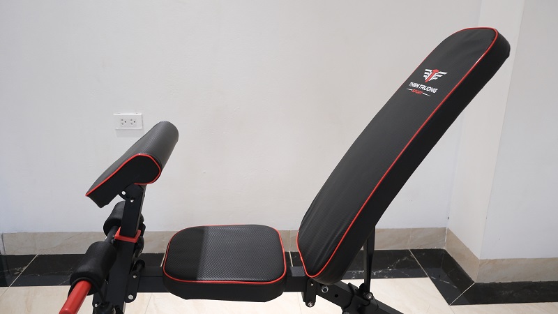 Lưng ghế điều chỉnh 8 mức phù hợp với nhiều bài tập