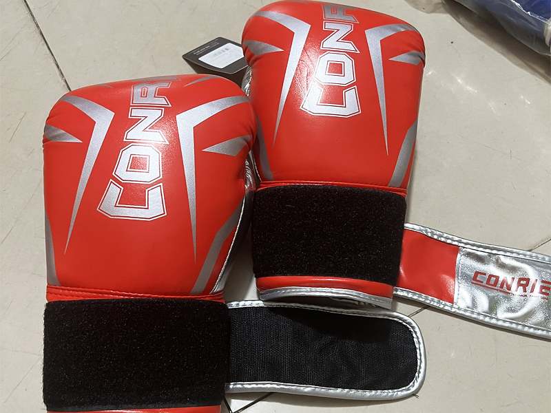 Găng tay Boxing Conrie KB351 7 Khóa dính ở cổ tay