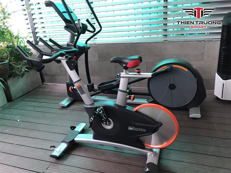 Xe đạp tập thể dục Impulse PS450 7 Hình ảnh xe đạp phòng gym Impulse PS450