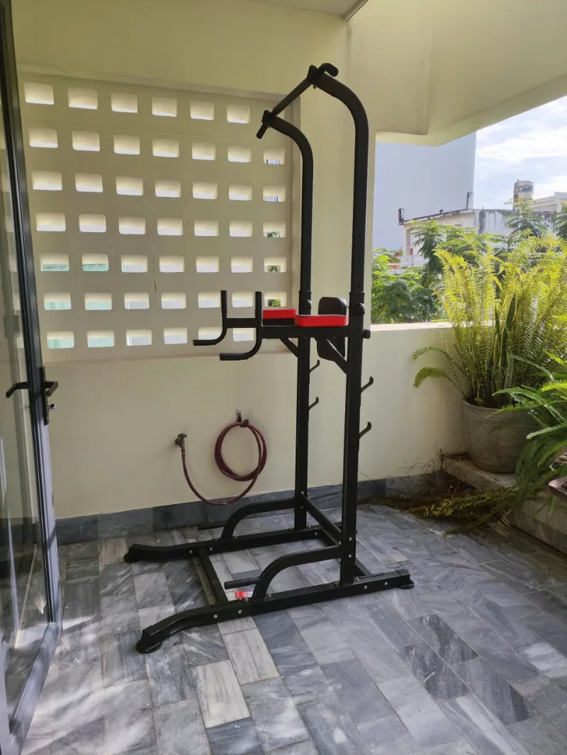Lắp khung xà đa năng T056 cho khách