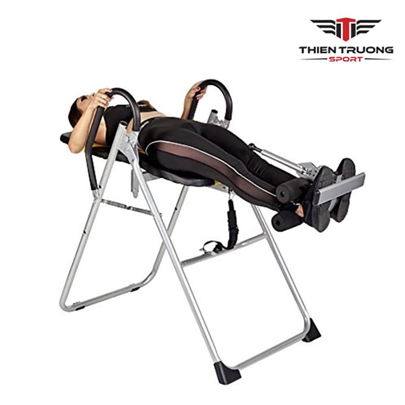 Ghế tập dốc ngược 02Q 8 Ảnh thực tế sử dụng ghế tập dốc ngược 02Q tập kéo giãn tăng chiều cao.
