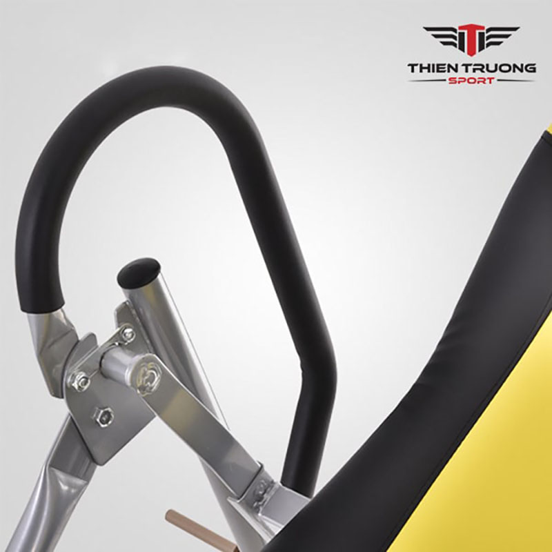 Ghế tập dốc ngược 02Q 10 Tay vịn của ghế tập được bọc mút cao su êm tay hạn chế trơn trượt tốt