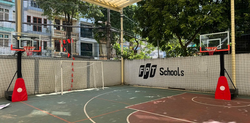Trụ bóng rổ S030 nhập khẩu 12 Trụ bóng rổ S030 nhập khẩu lắp đặt tại trường học