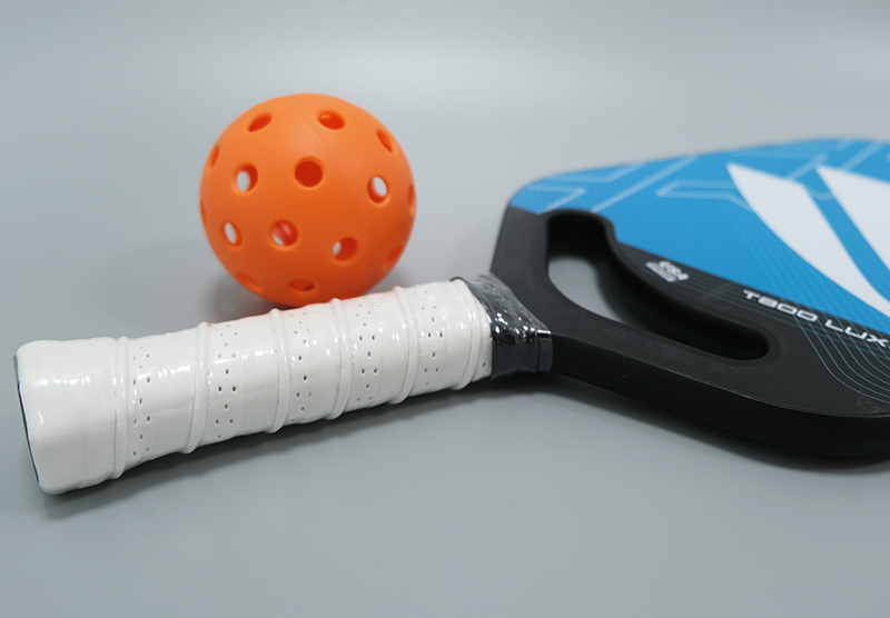 Vợt Pickleball Skin T800 Luxx 9 Cán vợt có nhiều lỗ thoáng khí