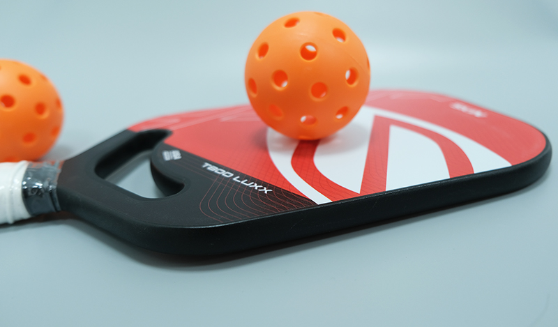 Vợt Pickleball Skin T800 Luxx 8 Lõi PP cấu trúc tổ ong cho khả năng chống rung tốt