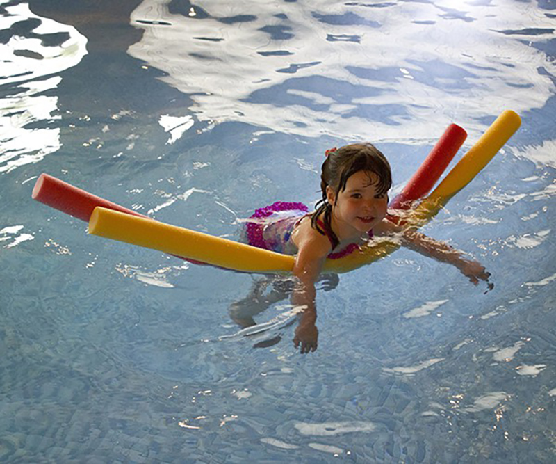 Phao bơi xốp Swimming Noodles 2 Phao bơi Swimming NoodlesPhao bơi Swimming Noodles