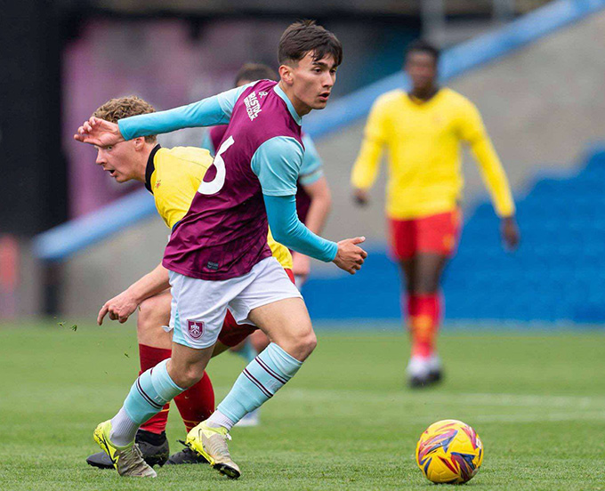 Brandon Ly ngôi sao mới nổi của đội tuyển Việt Nam 2 Con đường sự nghiệp Burnley