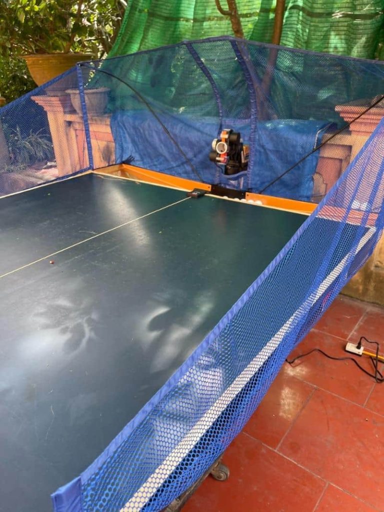 Chia sẻ 5 cách tập bóng bàn một mình tại nhà hiệu quả nhất 1 Chơi bàn bóng bàn một mình với máy bắn bóng bàn