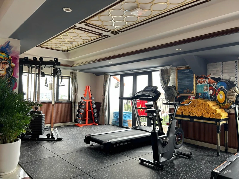 Phòng tập gym tại nhà lót sàn gạch cao su