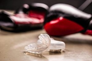 Cách sử dụng bảo vệ (bảo hộ) răng thi đấu võ thuật và Boxing! 11 Lợi ích khi đeo bảo hộ răng thi đấu boxing