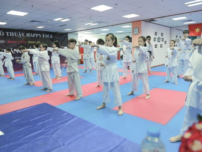 Top 10 lớp học võ thuật tự vệ Hà Nội chất lượng nhất! 10 Lớp học võ thuật tự vệ Hà Nội: Happy face Karate Hà Đông