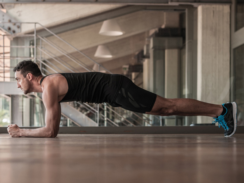 Các bài tập thể lực trong tập bóng chuyền hiệu quả 4 Bài tập Plank