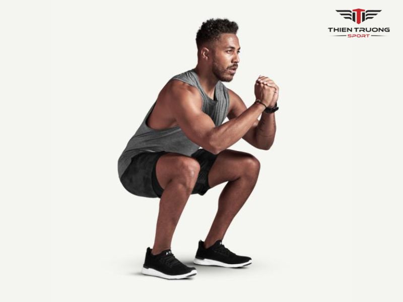 Các bài tập thể lực trong tập bóng chuyền hiệu quả 2 Bài tập Squats