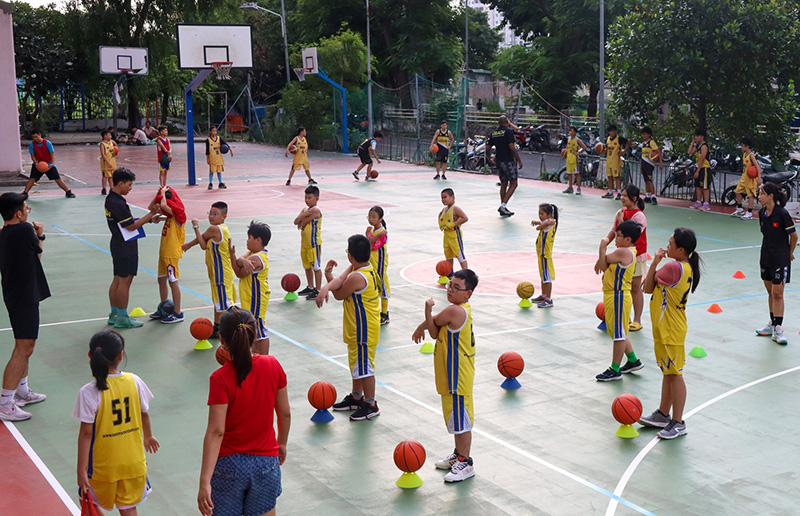 Học bóng rổ tại trung tâm Tầm Vóc Việt Nam