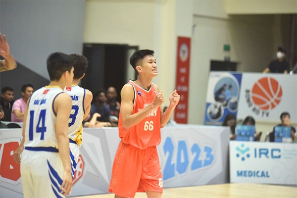 cầu thủ bóng rổ cao nhất Việt Nam