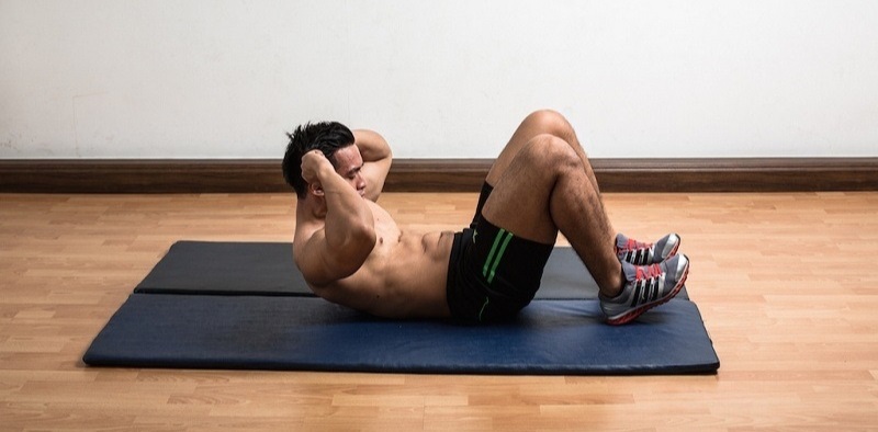 Hướng dẫn 10 bài tập thể dục toàn thân giảm mỡ hiệu quả 3 Bài tập Crunches