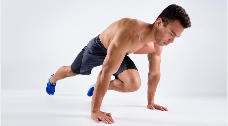 Hướng dẫn 10 bài tập thể dục toàn thân giảm mỡ hiệu quả 8 Bài tập Mountain climber