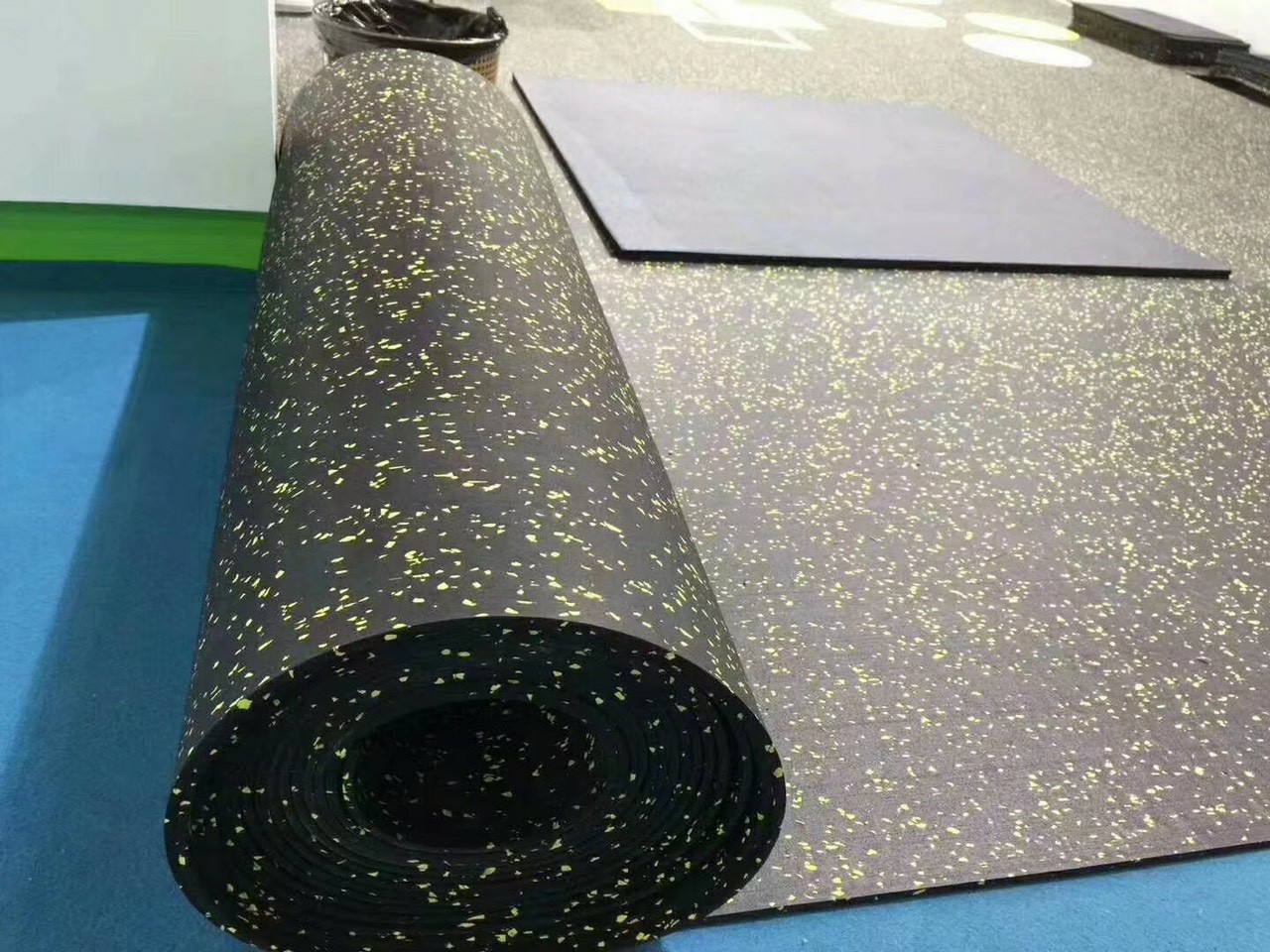Thảm sàn cao su 6mm 8 Cuộn thảm sàn cao su 6mm