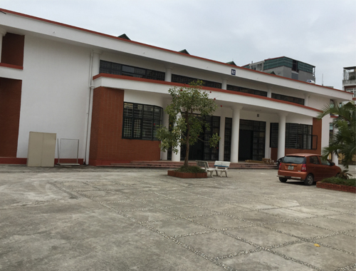 Nhà thi đấu cầu lông Trường CĐ thương mại và du lịch Hà Nội