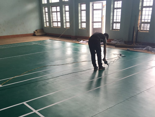 Quy trình hàn mặt sân cầu lông