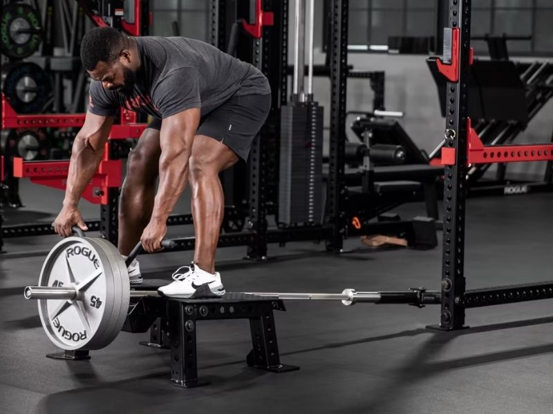 T-Bar Row là gì? Cách tập T-bar Row phát triển lưng xô tốt nhất 1 Tập luyện cùng T-Bar Row