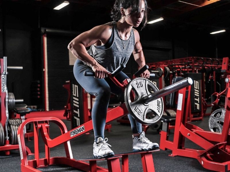 T-Bar Row là gì? Cách tập T-bar Row phát triển lưng xô tốt nhất 2 T-Bar Row không chỉ giúp bạn tăng cường sức mạnh mà còn hỗ trợ cải thiện vóc dáng