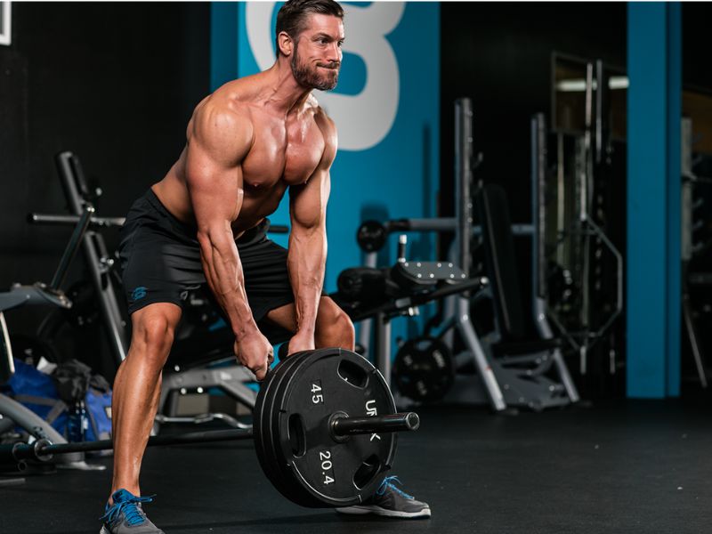 T-Bar Row là gì? Cách tập T-bar Row phát triển lưng xô tốt nhất 9 Bài tập cơ lưng này, bạn cần cố gắng không để người đung đưa