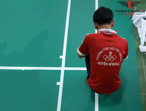Thi công sân cầu lông tại Trường PTDT Nội trú huyện MDrăk ! 3 Thi công sân cầu lông
