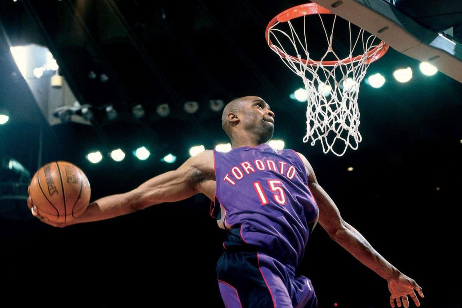 Vince Carter thực hiện slam dunk