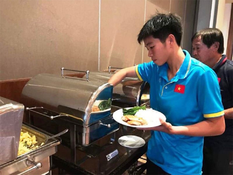 Cầu thủ nên ăn gì trước khi đá bóng để có thể lực tốt nhất? 3 nên ăn gì trước khi đá bóng