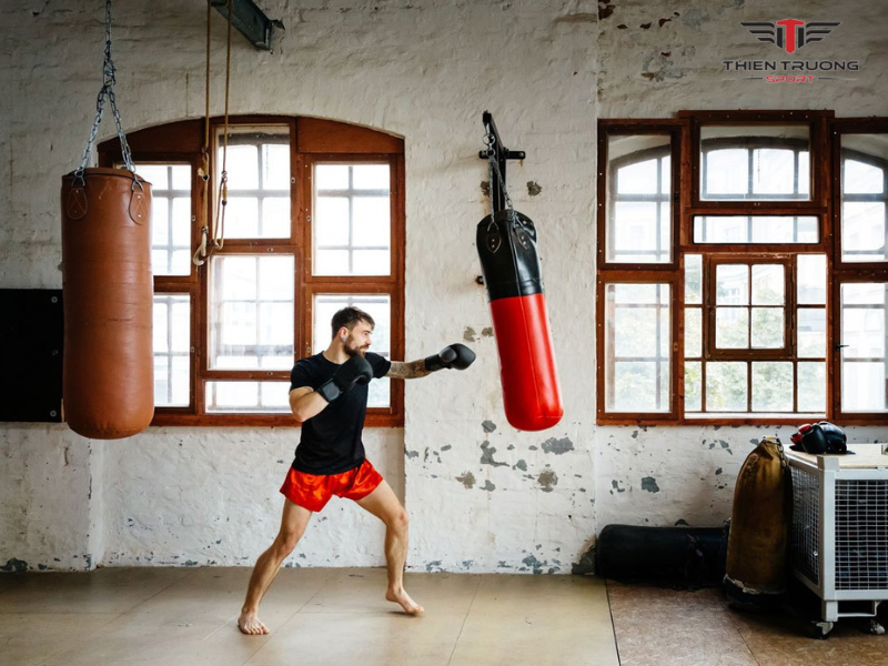 Hướng dẫn bài tập MMA tại nhà đơn giản, hiệu quả nhất 10 tập đấm bao cát đúng kỹ thuật