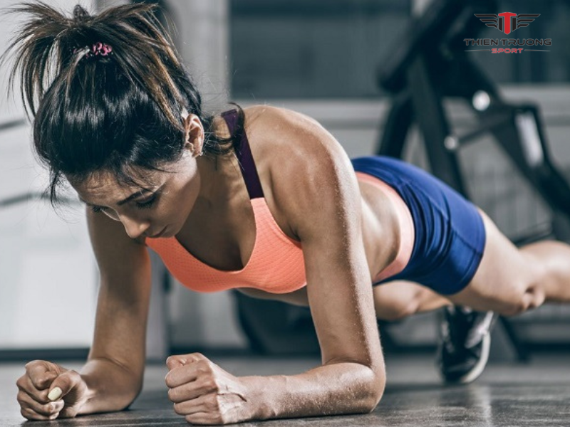 Hướng dẫn bài tập MMA tại nhà đơn giản, hiệu quả nhất 6 Bài tập plank