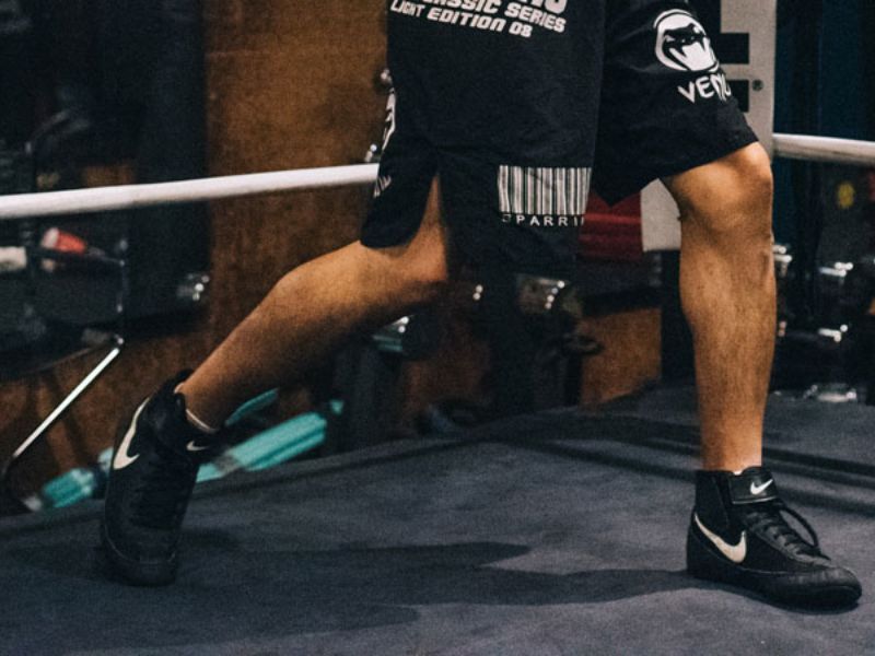 Top 6 bài tập boxing tại nhà không cần dụng cụ 5 Bài tập boxing tại nhà không cần dụng cụ: Tập di chuyển linh hoạt
