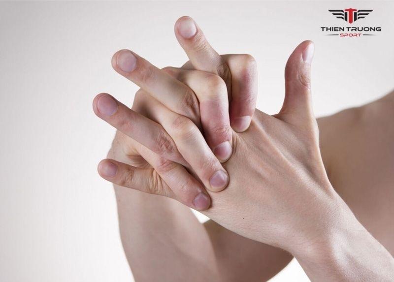 Xoay khớp cổ tay và cổ chân