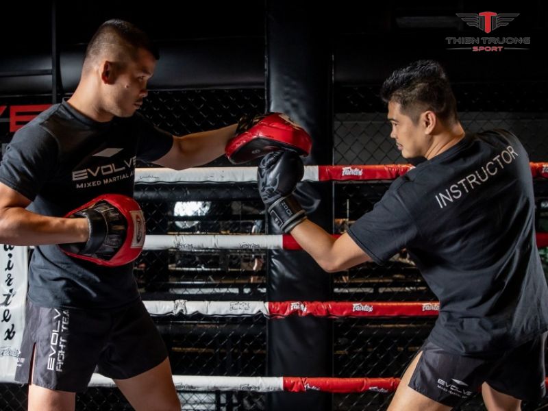 Hướng dẫn bài tập kickboxing tại nhà đơn giản, hiệu quả 3 Bài tập Hooks & Uppercuts