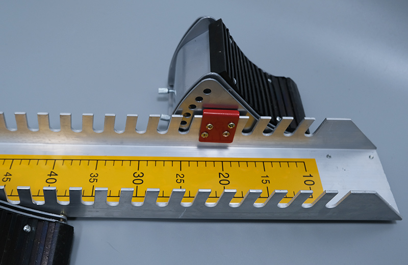 Bàn đạp xuất phát tập luyện TT 1942 5 Bàn đạp có thể dễ dàng điều chỉnh vị trí giữa hai vị trí đặt chân